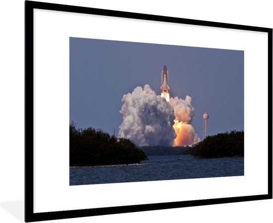 Photo en cadre - Lancement de fusée du cadre photo Space Shuttle Atlantis noir avec passe-partout blanc 60x90 90x60 cm - Affiche sous cadre (Décoration murale salon / chambre)