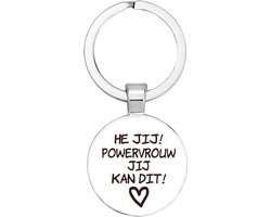 Akyol - He jij powervrouw Sleutelhanger - liefde - sterke vrouw - motivatie - kracht - verjaardagscadeau - cadeau - kado - gift - geschenk - verrassing - 2,5 x 2,5 CM