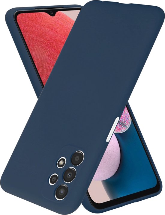 Donkerblauw siliconen telefoonhoesje met matte afwerking, geplaatst voor een Samsung A13.