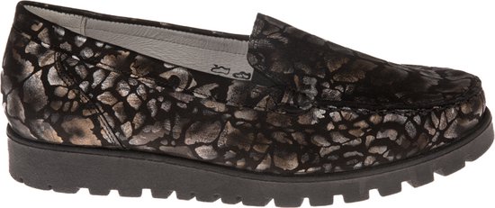 Zwarte loafer met een gebarsten patroon in metallic zilver en bruin op de zijkant.