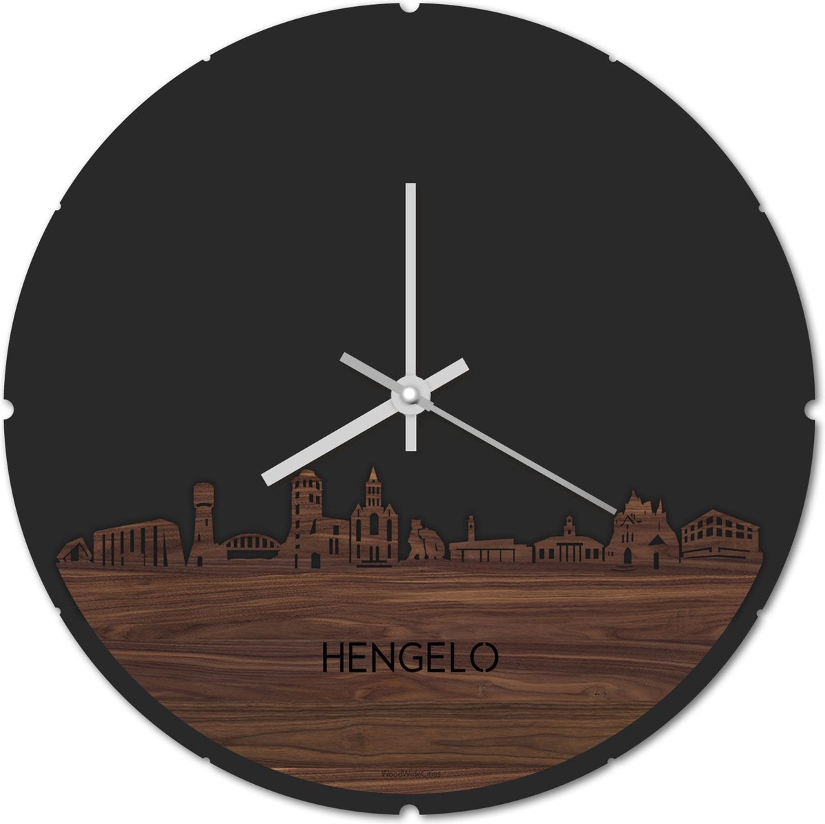 Skyline Klok Rond Hengelo Notenhout - Ø 44 cm - Stil uurwerk - Wanddecoratie - Meer steden beschikbaar - Woonkamer idee - Woondecoratie - City Art - Steden kunst - Cadeau voor hem - Cadeau voor haar - Jubileum - Trouwerij - Housewarming -