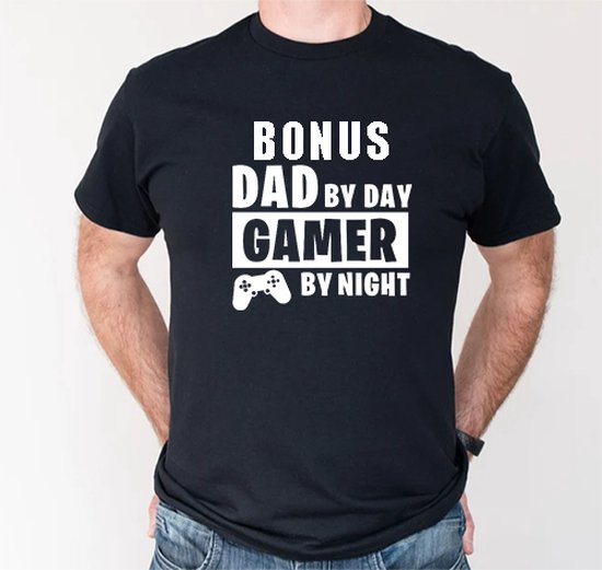 Tshirt - Bonus Dad By Day Gamer At Night - Vaderdag