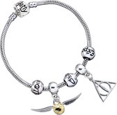 The Carat Shop - Harry Potter Verzilverde Armband met 3 Spreuk kralen en Deathly Hallows & Snitch Bedels