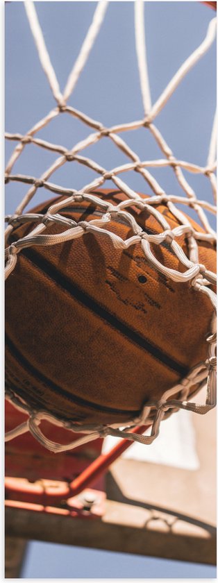 Poster Glanzend – Basketbal in Basket - 40x120 cm Foto op Posterpapier met Glanzende Afwerking