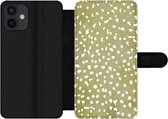 Bookcase Geschikt voor iPhone 12 Mini telefoonhoesje - Stippen - Wit - Groen - Met vakjes - Wallet case met magneetsluiting