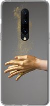 Geschikt voor OnePlus 7 Pro hoesje - Vrouw met goud geverfde handen en een wolk van glitters - Siliconen Telefoonhoesje