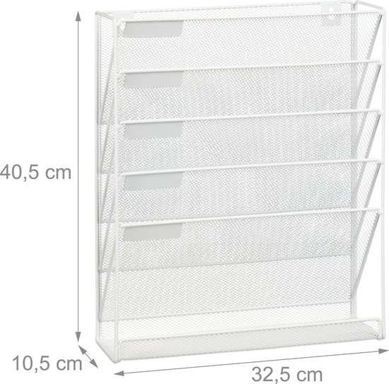 Wit metalen gaas tijdschriftenrek met 5 vakken, inclusief afmetingen.