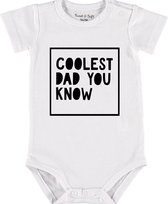 Baby Rompertje met tekst 'Coolest dad you know' |Korte mouw l | wit zwart | maat 50/56 | cadeau | Kraamcadeau | Kraamkado