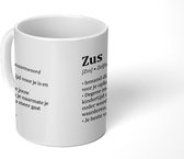 Mok - Koffiemok - Zus - Quotes - Spreuken - Woordenboek - Definitie zus - Mokken - 350 ML - Beker - Koffiemokken - Theemok - Mok met tekst