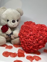 Geschenk Teddybeer met Rozen vorm Hart - Rode Hart - Valentijn Cadeau voor haar - Valentijnsdag