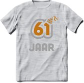 61 Jaar Feest T-Shirt | Goud - Zilver | Grappig Verjaardag Cadeau Shirt | Dames - Heren - Unisex | Tshirt Kleding Kado | - Licht Grijs - Gemaleerd - S