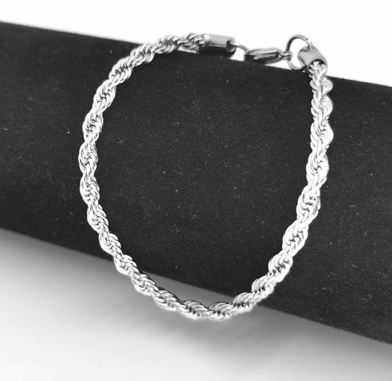Elegant - RVS -zilverkleurig - armband - Lengte 18 cm x D 4 mm - gedraaide koord motief.