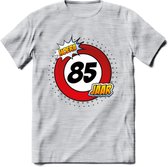 85 Jaar Hoera Verkeersbord T-Shirt | Grappig Verjaardag Cadeau | Dames - Heren | - Licht Grijs - Gemaleerd - 3XL