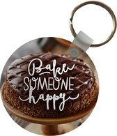 Sleutelhanger - 'Bake someone happy' - Spreuken - Quotes - Plastic - Rond - Uitdeelcadeautjes