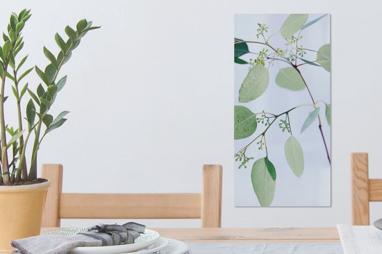 Canvas schilderij 20x40 cm - Wanddecoratie Eucalyptustakken met bladeren - Muurdecoratie woonkamer - Slaapkamer decoratie - Kamer accessoires - Schilderijen op canvas