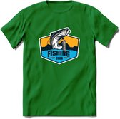 Fishing - Vissen T-Shirt | Grappig Verjaardag Vis Hobby Cadeau Shirt | Dames - Heren - Unisex | Tshirt Hengelsport Kleding Kado - Donker Groen - L