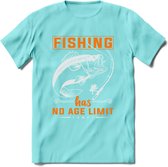 Fishing Has No Age Limit - Vissen T-Shirt | Oranje | Grappig Verjaardag Vis Hobby Cadeau Shirt | Dames - Heren - Unisex | Tshirt Hengelsport Kleding Kado - Licht Blauw - XL