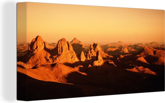 Canvas Schilderij Bergen in de Sahara woestijn tijdens zonsondergang - 40x20 cm - Wanddecoratie