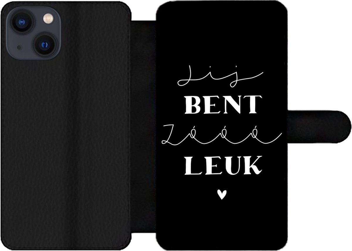 Telefoonhoesje Geschikt voor iPhone 13 telefoonhoesje - Vriend - Spreuken - Jij bent zo leuk - Quotes - Met vakjes - Wallet case met magneetsluiting