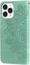 Peachy Wallet Bookcase kunstleer mandala hoesje voor iPhone 13 Pro - groen