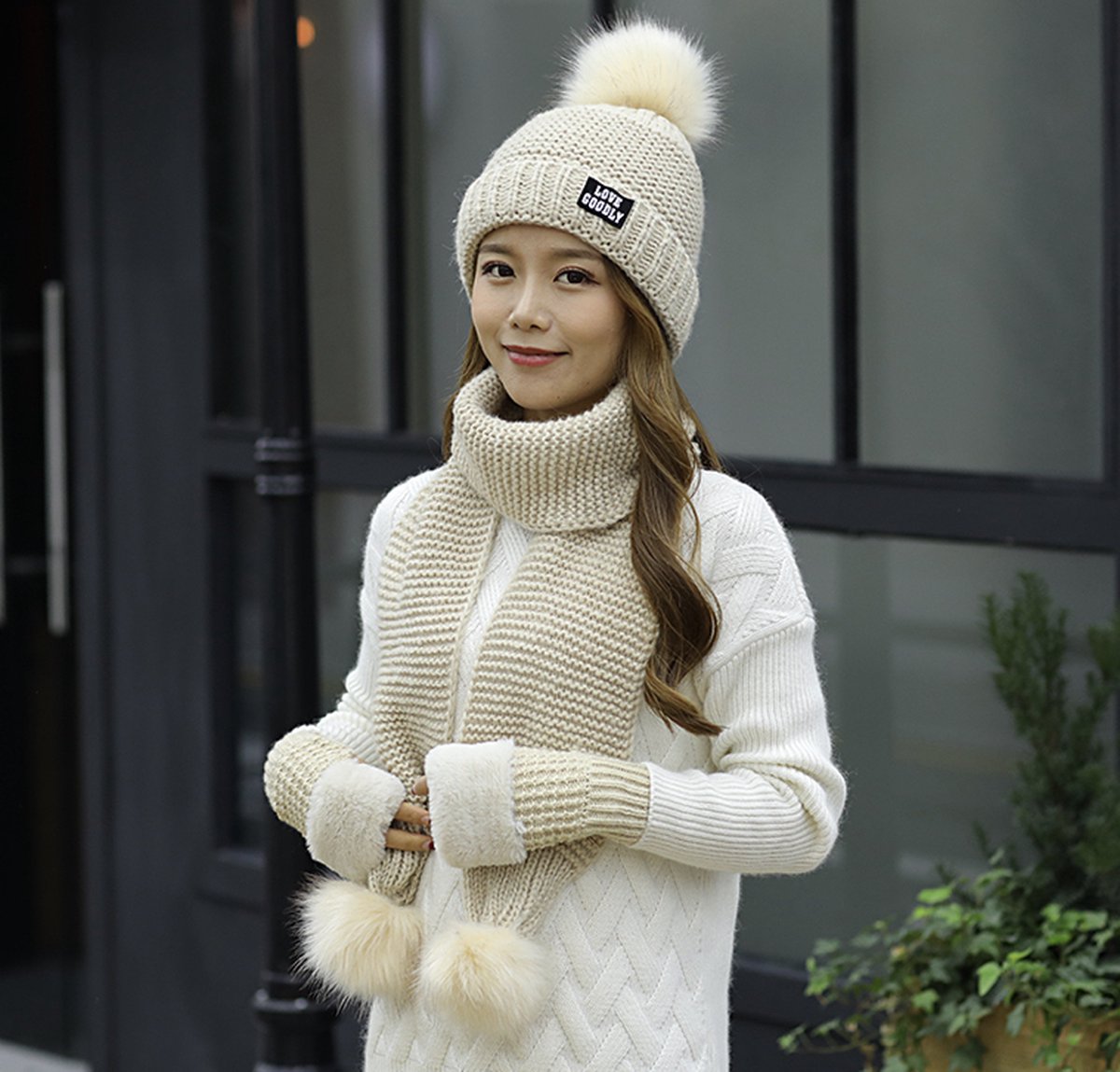 Achetez en gros Enfants Hiver Tricot Chaud Pompon Bonnet Chapeau Cap Cou écharpe  Gants Ensemble Pour Garçons Filles Trois Pièces Ensemble Chine et Bonnet à  5.54 USD