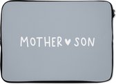 Laptophoes 14 inch - Cadeau - Zoon - Quotes - Mama - Mother - Son - Spreuken - Laptop sleeve - Binnenmaat 34x23,5 cm - Zwarte achterkant