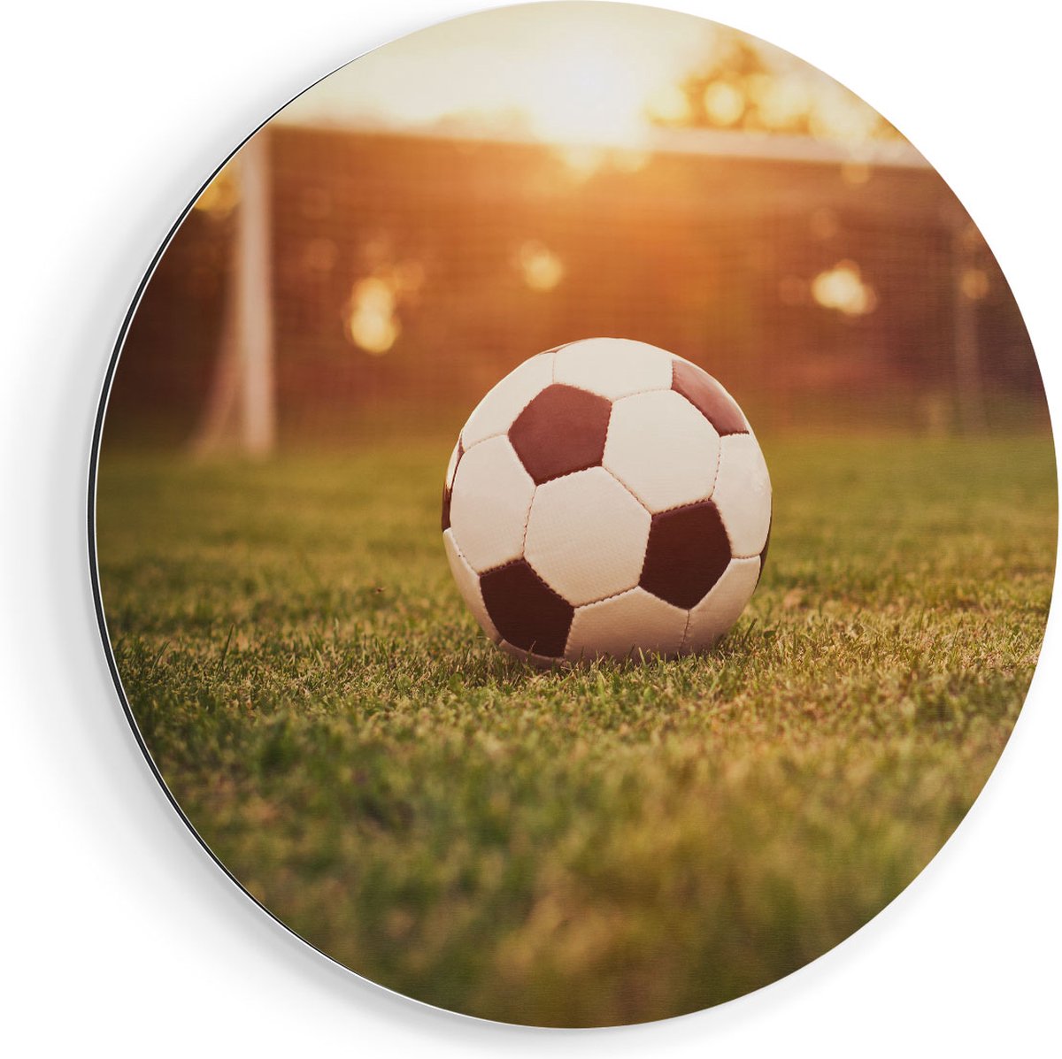 Artaza Dibond Muurcirkel Voetbal Met Goal Tijdens Zonsondergang - Ø 80 cm - Groot - Wandcirkel - Rond Schilderij - Voor Binnen en Buiten