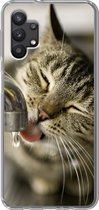 Telefoonhoesje Geschikt voor Samsung Galaxy A32 5G hoesje - Kat - Kraan - Drinken - Siliconen Telefoonhoesje Telefoonhoesje