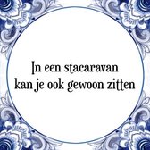 Tegeltje met Spreuk (Tegeltjeswijsheid): In een stacaravan kan je ook gewoon zitten + Kado verpakking & Plakhanger