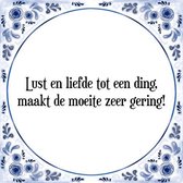 Tegeltje met Spreuk (Tegeltjeswijsheid): Lust en liefde tot een ding, maakt de moeite zeer gering! + Kado verpakking & Plakhanger