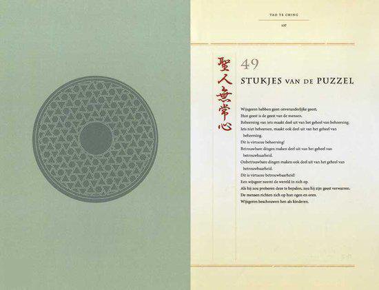 Open boek met een illustratie van een geometrisch patroon en tekst over stukjes van de puzzel.
