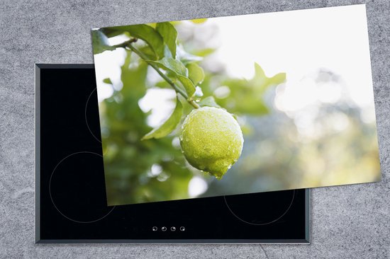 KitchenYeah® Inductie beschermer 80x52 cm - Close up of wet lime on branch - Kookplaataccessoires - Afdekplaat voor kookplaat - Inductiebeschermer - Inductiemat - Inductieplaat mat