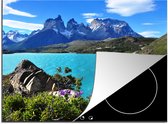 KitchenYeah® Inductie beschermer 70x52 cm - Meer Pehoe in het Nationaal park Torres del Paine - Kookplaataccessoires - Afdekplaat voor kookplaat - Inductiebeschermer - Inductiemat - Inductieplaat mat