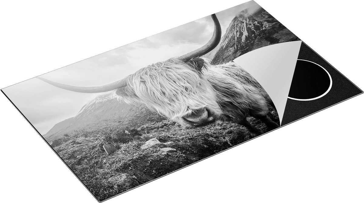 Chefcare Inductie Beschermer Schotse Hooglander Koe in de Bergen - Zwart Wit - 85x55 cm - Afdekplaat Inductie - Kookplaat Beschermer - Inductie Mat