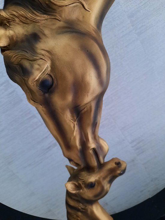 paard  merrie met veulen hoofd in cirkel  40cm hoog  decoratie