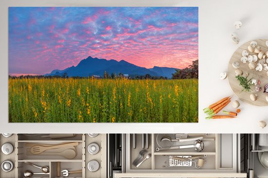 KitchenYeah® Inductie beschermer 89.6x51.6 cm - Bloemenveld voor een berg - Kookplaataccessoires - Afdekplaat voor kookplaat - Inductiebeschermer - Inductiemat - Inductieplaat mat