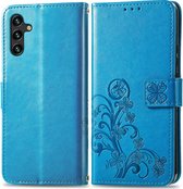Mobigear Telefoonhoesje geschikt voor Samsung Galaxy A13 5G Hoesje | Mobigear Clover Bookcase Portemonnee | Pasjeshouder voor 3 Pasjes | Telefoonhoesje voor Pinpas / OV Kaart / Rijbewijs - Blauw