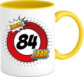 84 Jaar Verkeersbord Mok met tekst | Grappig Verjaardag Beker Cadeau | Bedrukte Koffie en Thee Mokken | Zwart | 330 ML