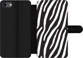 Telefoonhoesje Geschikt voor iPhone 8 telefoonhoesje - Dieren - Zebraprint - Zwart - Met vakjes - Wallet case met magneetsluiting
