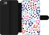 Bookcase Geschikt voor iPhone SE 2020 telefoonhoesje - Panterprint - Pastel - Kleuren - Met vakjes - Wallet case met magneetsluiting