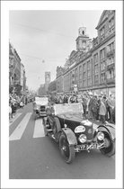 Walljar - Oldtimers De Dam Amsterdam - Zwart wit poster