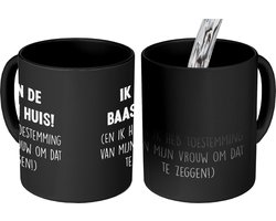 Magische Mok - Foto op Warmte Mokken - Koffiemok - Spreuken - 'Ik ben de baas in huis!' - Quotes - Vrouw - Magic Mok - Beker - 350 ML - Theemok - Mok met tekst