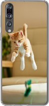 Geschikt voor Huawei P20 Pro hoesje - Kat - Spring - Speelgoed - Siliconen Telefoonhoesje