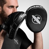 Man met baard draagt een zwarte Hayabusa focus mitt.