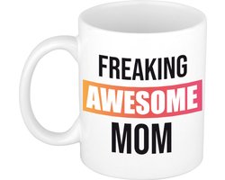 Mama cadeau mok / beker met tekst freaking awesome mom gekleurd kader - kado mokken / bekers - cadeau moeder