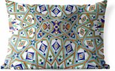 Sierkussen Marokkaanse mozaïek voor buiten - Een Marokkaanse Mozaïekmuur waar de figuren veel door elkaar heen lopen - 60x40 cm - rechthoekig weerbestendig tuinkussen / tuinmeubelkussen van polyester