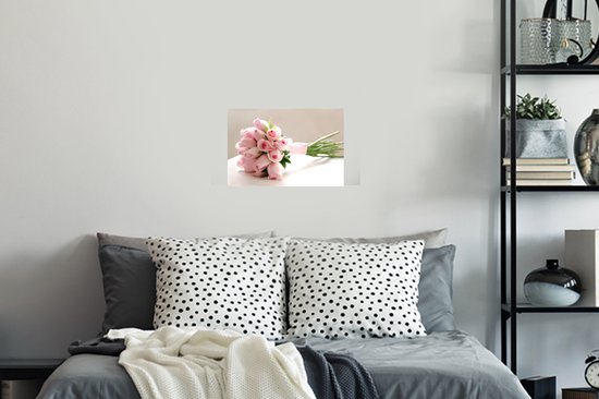 Stickers muraux - Film autocollant - Un bouquet de roses roses sur une table blanche - 30x20 cm - Film adhésif - Stickers muraux Chambre d'enfant - Papier peint autocollant - Papier peint autocollant - Film autocollant