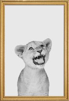 JUNIQE - Poster met houten lijst Lion Cub Classic -20x30 /Wit & Zwart