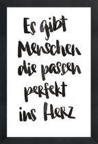 JUNIQE - Poster met houten lijst Perfekt ins Herz -13x18 /Wit & Zwart