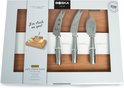 Luxe verpakking met Boska kaasplank, drie kaasmessen en informatie over het product.
